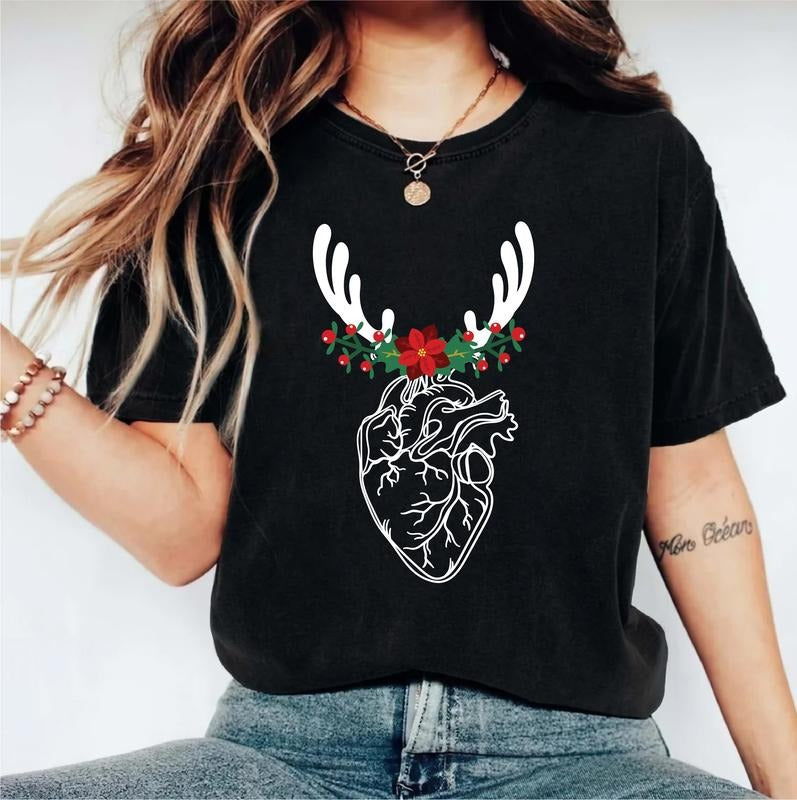 Floral Heart Anatomy Shirt Nurse Reindeer Human Heart CVICU Cardiac Nurse Xmas Anatomical Heart Shirt T-Shirts