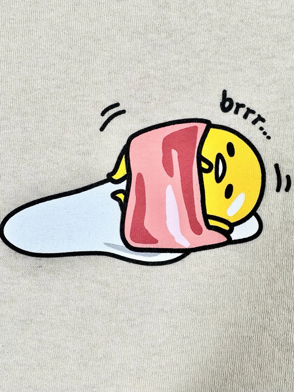 GUDETAMA THE LAZY EGG GRAPHIC T-SHIRT WRAPPED IN BACON MENS LARGE BEIGE
