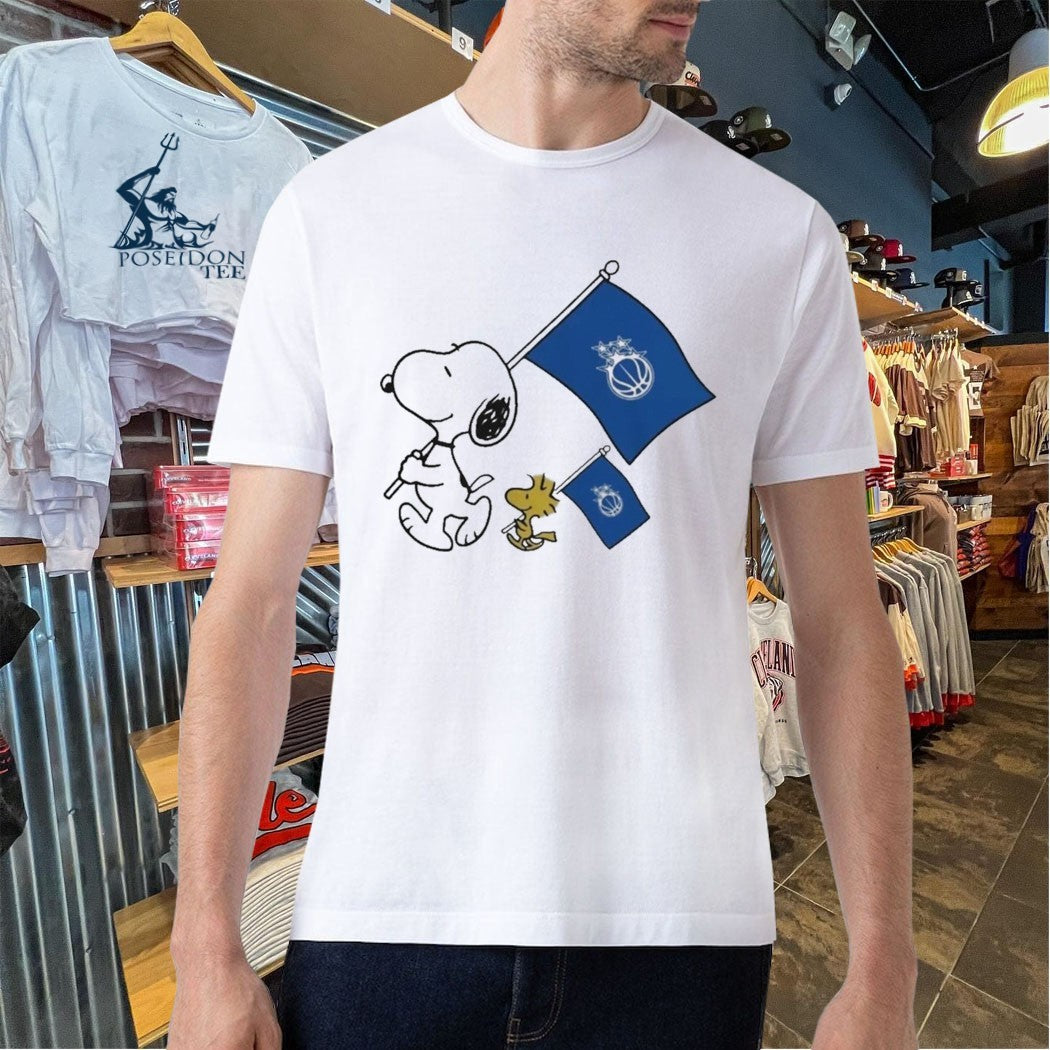 Snoopy And Woodstock Holding Orlando Magic Flags To Cheer T-shirt